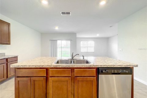House in Lake Alfred, Florida 4 bedrooms, 171.96 sq.m. № 2227225 - photo 12