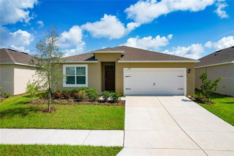 House in Lake Alfred, Florida 4 bedrooms, 171.96 sq.m. № 2227225