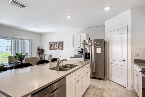 House in Haines City, Florida 4 bedrooms, 170.01 sq.m. № 1751061 - photo 4
