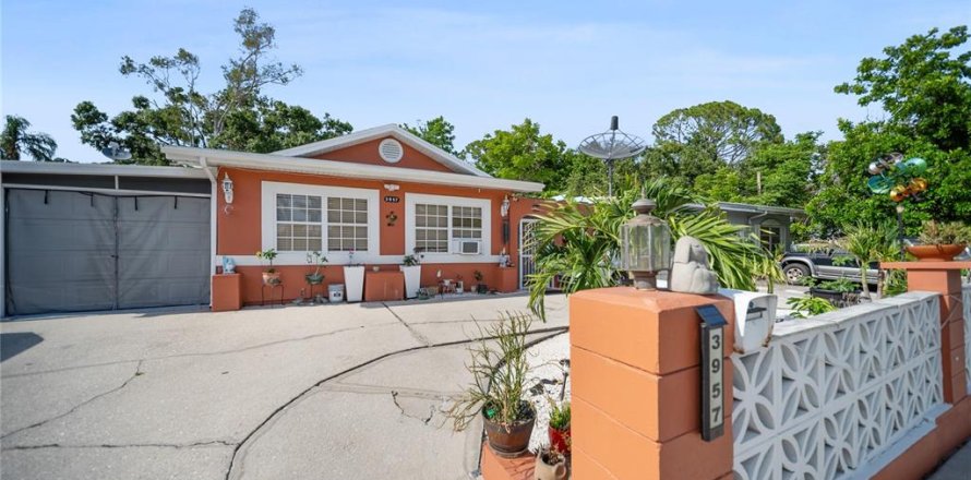 House in Sarasota, Florida 2 bedrooms, 143.81 sq.m. № 1792962