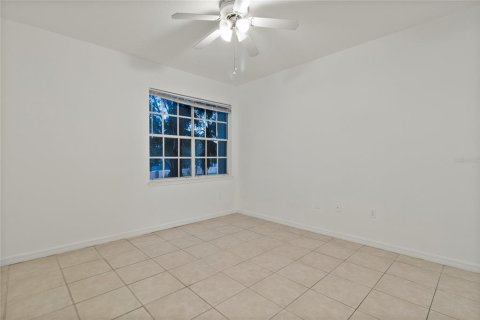Condo in Orlando, Florida, 2 bedrooms  № 2205095 - photo 13
