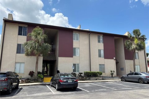 Condo in Tampa, Florida, 1 bedroom  № 1761093 - photo 1