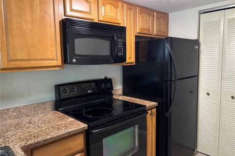 Condo in Tampa, Florida, 1 bedroom  № 1761093 - photo 7