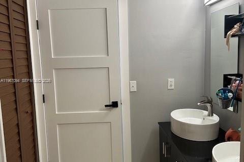 Villa ou maison à vendre à Miami, Floride: 4 chambres, 233.37 m2 № 2029586 - photo 25