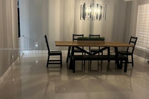 Villa ou maison à vendre à Miami, Floride: 4 chambres, 233.37 m2 № 2029586 - photo 2