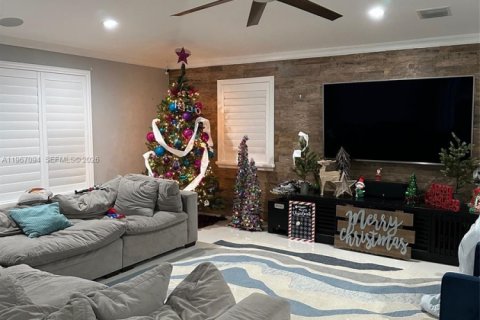 Villa ou maison à vendre à Miami, Floride: 4 chambres, 233.37 m2 № 2029586 - photo 6