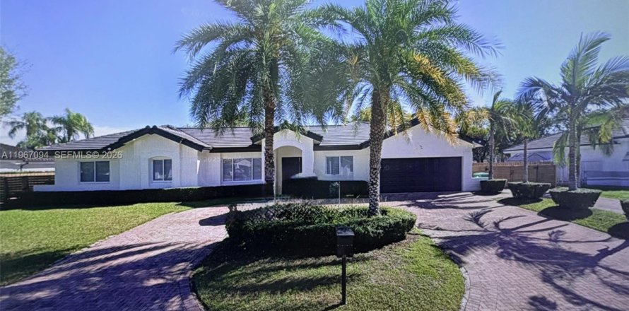 Villa ou maison à Miami, Floride 4 chambres, 233.37 m2 № 2029586