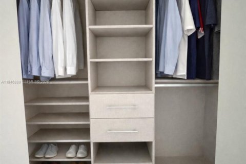 Condo in Miami, Florida, 3 bedrooms № 2005814 - photo 7