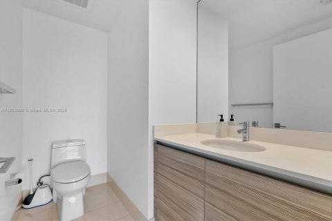 Copropriété à vendre à Miami, Floride: 3 chambres, 133.31 m2 № 2012249 - photo 13