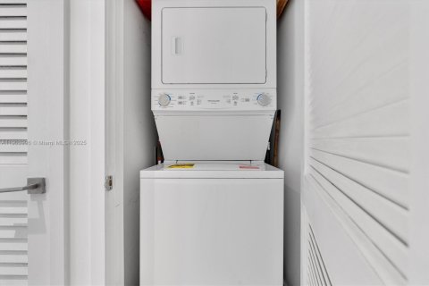 Copropriété à vendre à Miami, Floride: 3 chambres, 133.31 m2 № 2012249 - photo 23