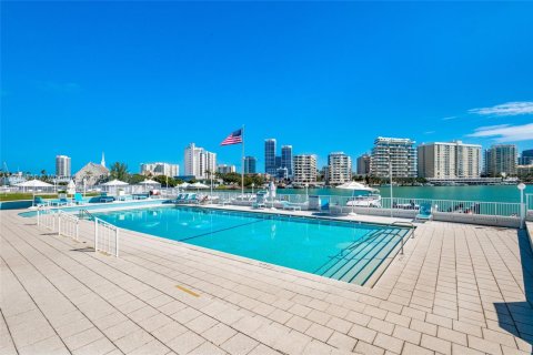 Copropriété à vendre à Miami Beach, Floride: 2 chambres, 144 m2 № 1860022 - photo 11