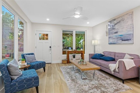House in Orlando, Florida 4 bedrooms, 212.56 sq.m. № 1540349 - photo 9