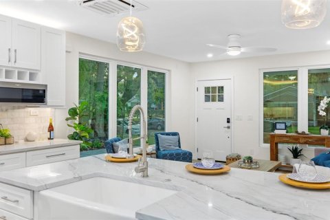 House in Orlando, Florida 4 bedrooms, 212.56 sq.m. № 1540349 - photo 18
