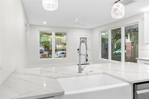 House in Orlando, Florida 4 bedrooms, 212.56 sq.m. № 1540349 - photo 28