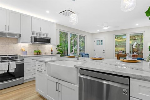 House in Orlando, Florida 4 bedrooms, 212.56 sq.m. № 1540349 - photo 17