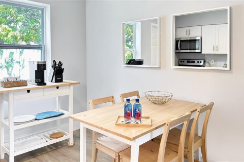 House in Hallandale Beach, Florida 2 bedrooms, 148.46 sq.m. № 1944570 - photo 6