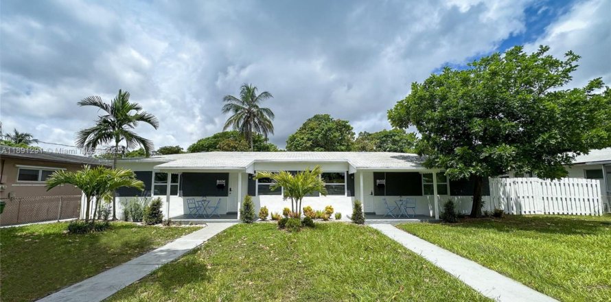 House in Hallandale Beach, Florida 2 bedrooms, 148.46 sq.m. № 1944570