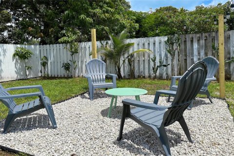 House in Hallandale Beach, Florida 2 bedrooms, 148.46 sq.m. № 1944570 - photo 14