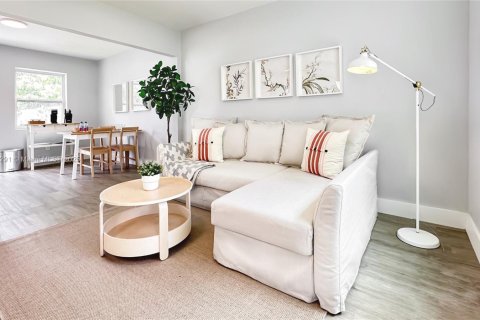 House in Hallandale Beach, Florida 2 bedrooms, 148.46 sq.m. № 1944570 - photo 3