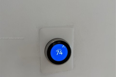 Condo in Miami, Florida, 1 bedroom № 1892895 - photo 23