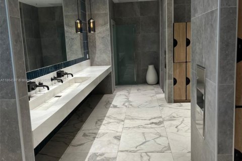 Condo in Miami, Florida, 1 bedroom  № 1892895 - photo 8