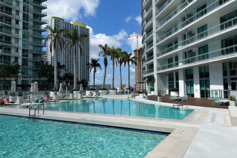 Condo in Miami, Florida, 1 bedroom  № 1892895 - photo 15