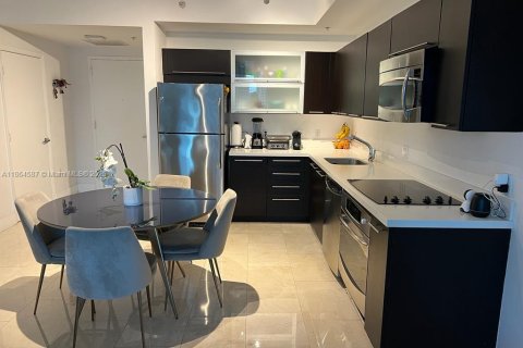 Condo in Miami, Florida, 1 bedroom  № 1892895 - photo 2