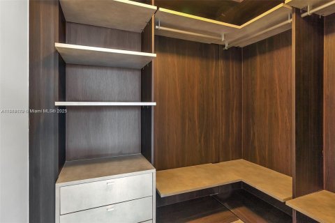 Condo in Miami, Florida, 3 bedrooms № 2186443 - photo 11