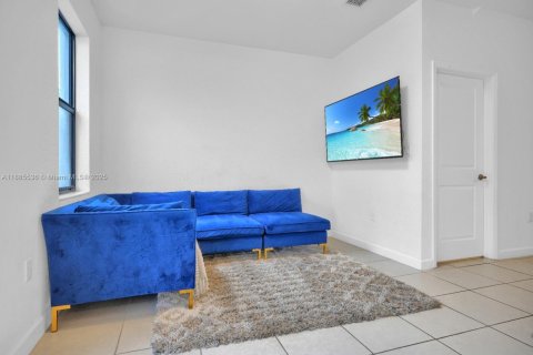 Townhouse in Miami Gardens, Florida 3 bedrooms, 131.83 sq.m. № 1931701 - photo 6