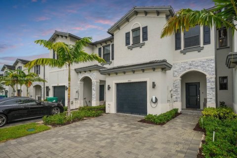 Townhouse in Miami Gardens, Florida 3 bedrooms, 131.83 sq.m. № 1931701 - photo 2