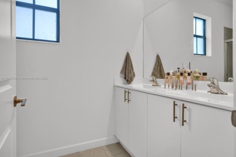 Townhouse in Miami Gardens, Florida 3 bedrooms, 131.83 sq.m. № 1931701 - photo 14