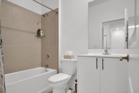 Townhouse in Miami Gardens, Florida 3 bedrooms, 131.83 sq.m. № 1931701 - photo 11