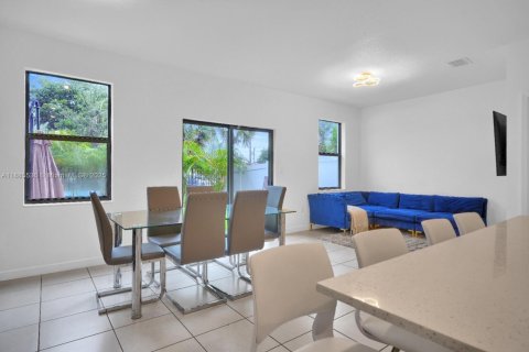 Townhouse in Miami Gardens, Florida 3 bedrooms, 131.83 sq.m. № 1931701 - photo 5