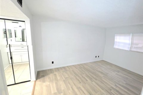 Apartment in Ocala, Florida 3 bedrooms, 95.6 sq.m. № 2400294 - photo 12