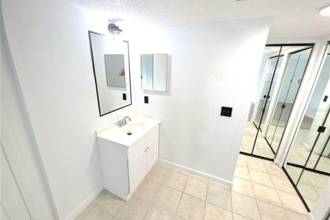 Apartment in Ocala, Florida 3 bedrooms, 95.6 sq.m. № 2400294 - photo 13