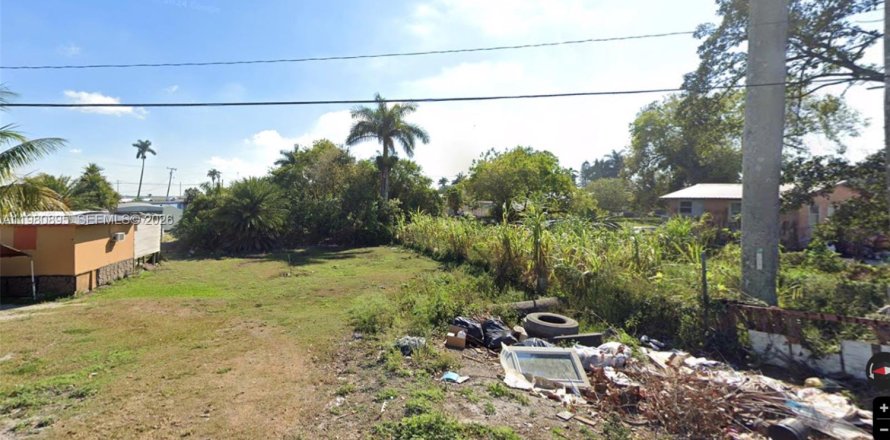 Land in South Bay, Florida № 2080240