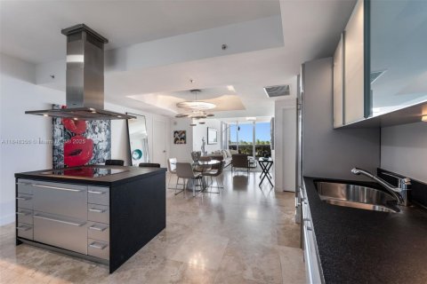 Condo in Sunny Isles Beach, Florida, 2 bedrooms  № 1850698 - photo 14