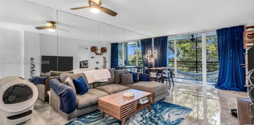 Apartamento en Oakland Park, Florida 2 dormitorios, 90.58 m2 № 2022087