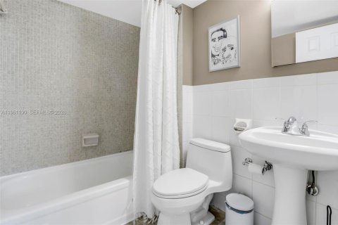 Apartamento en alquiler en Oakland Park, Florida, 2 dormitorios, 90.58 m2 № 2022087 - foto 12