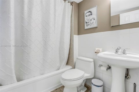 Apartamento en alquiler en Oakland Park, Florida, 2 dormitorios, 90.58 m2 № 2022087 - foto 11