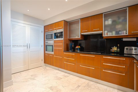 Condo in Miami, Florida, 2 bedrooms  № 1991468 - photo 30