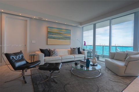 Condo in Miami, Florida, 2 bedrooms  № 1991468 - photo 9