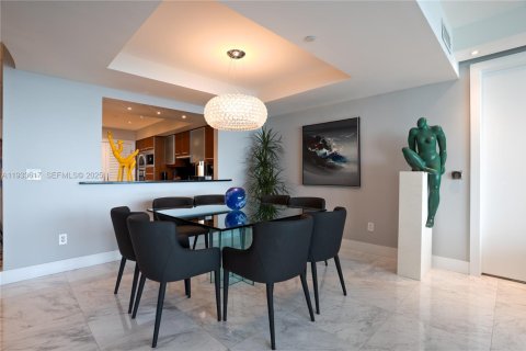 Condo in Miami, Florida, 2 bedrooms  № 1991468 - photo 16