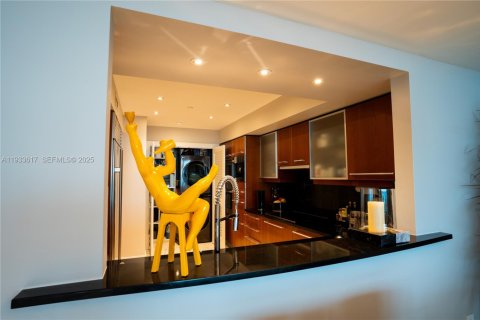 Condo in Miami, Florida, 2 bedrooms  № 1991468 - photo 27