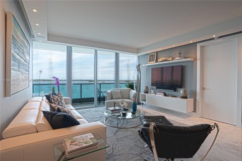 Condo in Miami, Florida, 2 bedrooms  № 1991468 - photo 10