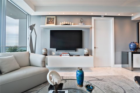 Condo in Miami, Florida, 2 bedrooms  № 1991468 - photo 12