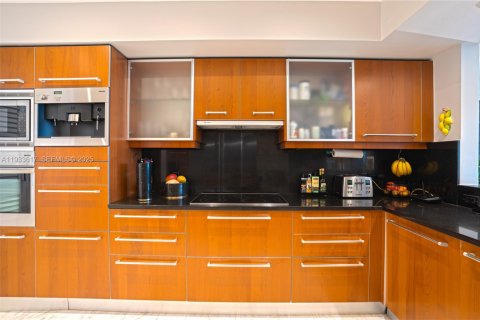 Condo in Miami, Florida, 2 bedrooms  № 1991468 - photo 29