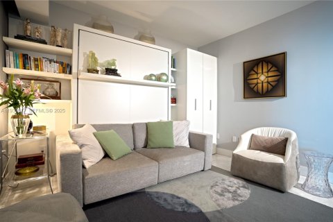 Condo in Miami, Florida, 2 bedrooms  № 1991468 - photo 22