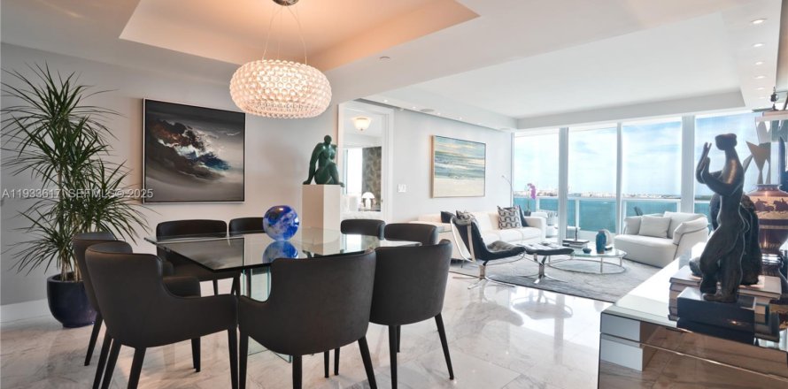 Condo in Miami, Florida, 2 bedrooms  № 1991468