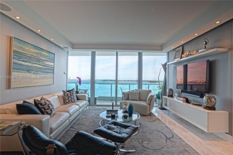 Condo in Miami, Florida, 2 bedrooms  № 1991468 - photo 8
